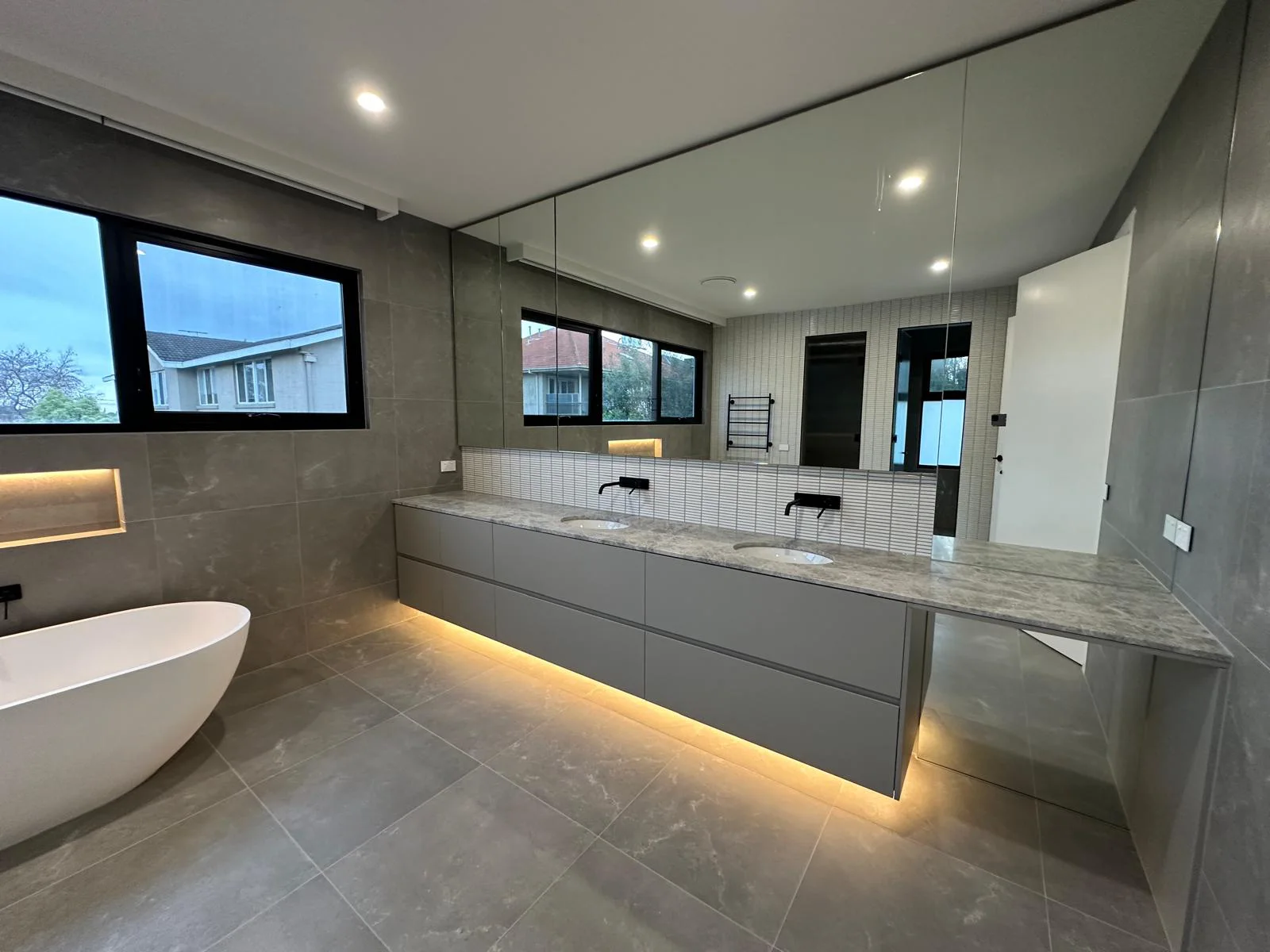 Bathroom-Designs-Finmat-Joinery-Hero-5